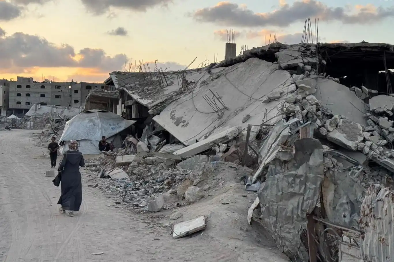 فايننشال تايمز: الدول العربية ترفض خطة إعمار غزة بالشروط الأمريكية