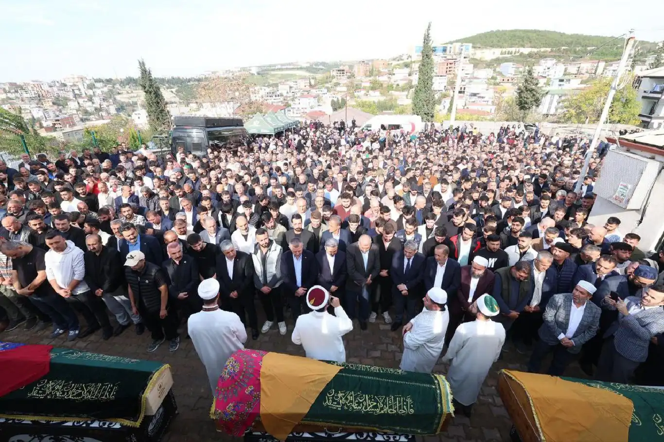 Fabrika yangınında hayatını kaybeden 6 kişinin cenazeleri defnedildi