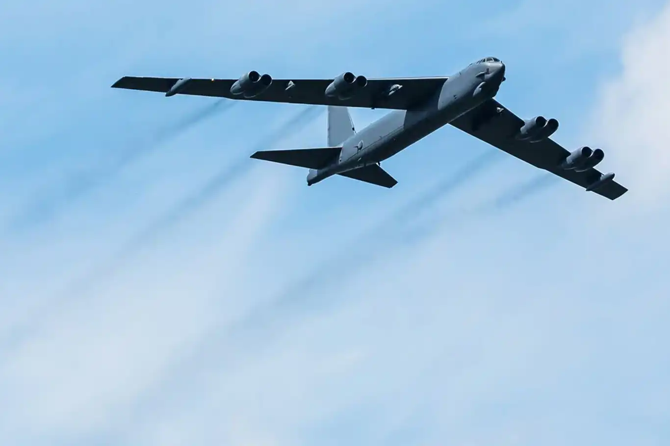 ABD, Avrupa'ya bombardıman uçakları gönderdi