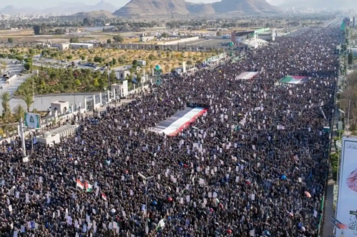 في ذكرى جلاء الاستعمار البريطاني..ملايين اليمنيين في شوارع صنعاء يؤكدون دعمهم لفلسطين وسوريا ولبنان