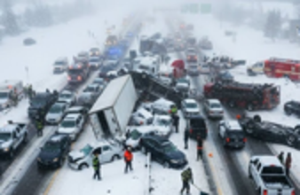 عاصفة ثلجية تضرب أميركا وتتسبب بتصادم ضخم بين 45 مركبة