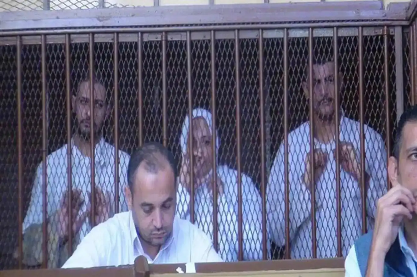 قرار ترامب بشأن الإخوان المسلمين: كيف سيؤثر على المحاكمات الجماعية في مصر؟