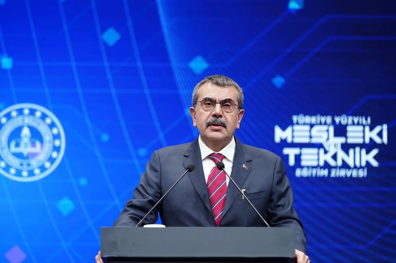 Bakan Tekin: Öğrencilerin yüzde 43'ü mesleki ve teknik eğitim veren liseleri tercih etti