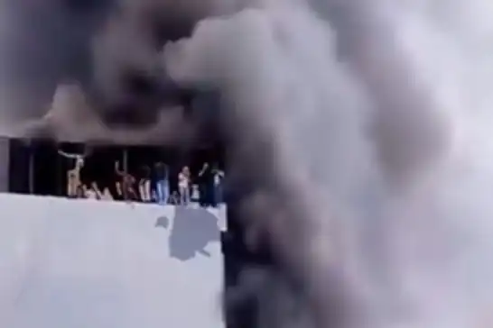 آتش‌سوزی در ساختمان ۷ طبقه در اندونزی: دست‌کم ۲۲ نفر جان باختند