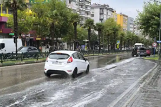 Yağışlı havalar trafikte riskleri artırıyor!