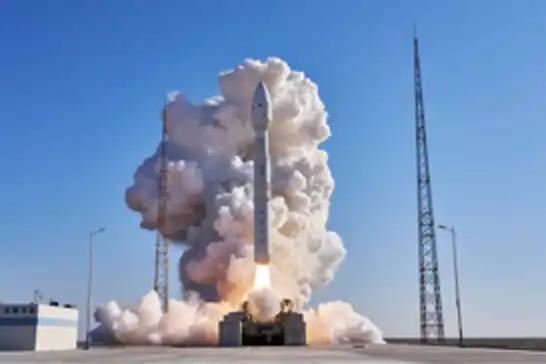 الصين تطلق 9 أقماراً صناعية إلى المدار بينها قمر للإمارات