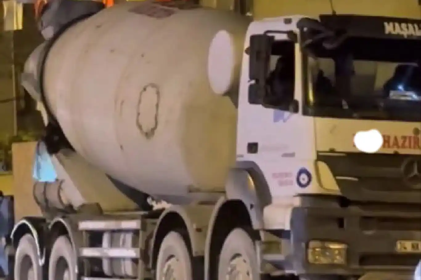 Li Stenbolê şofêr ket nav mîksera betonê û canê xwe ji dest da