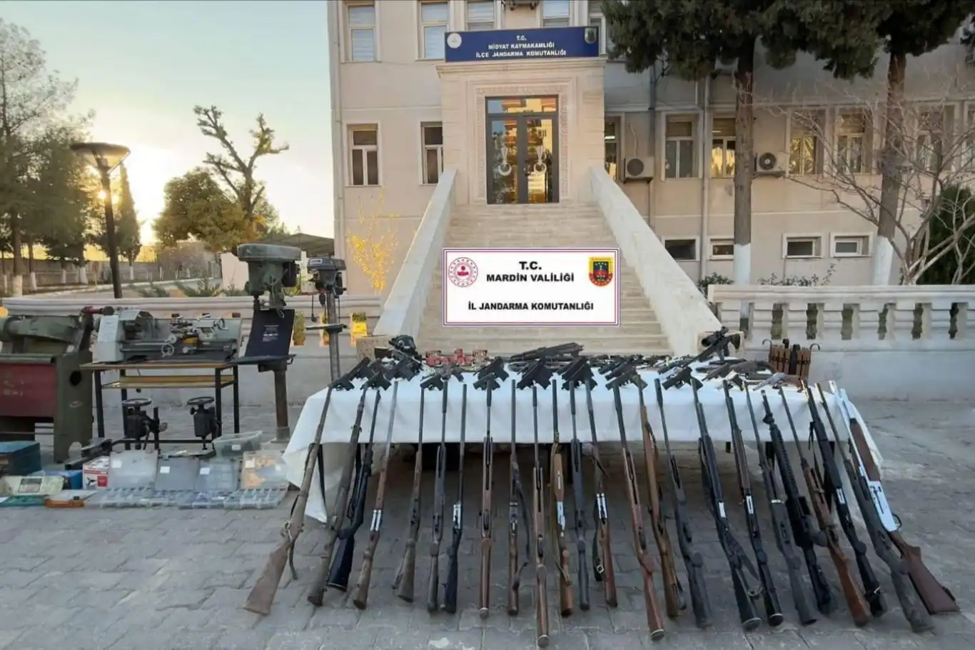 Mardin’de silah kaçakçılığı operasyonunda çok sayıda silah ele geçirildi 