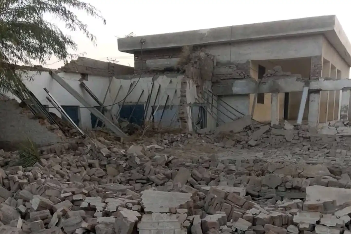 Pakistan'da medrese çocuklarının bulduğu cisim patladı: 2 ölü 16 yaralı