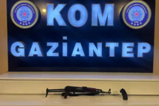 Gaziantep'te kalaşnikof ele geçirildi: 2 kişi tutuklandı