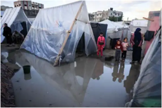 Gazze’de çadırların üzerine duvar çökmesi sonucu iki kişi şehit oldu