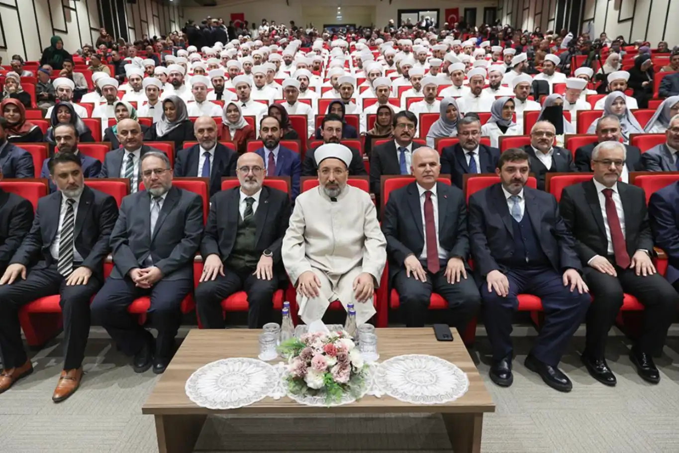 أربا غوش: التمسّك بالقرآن والسُّنّة هو السبيل لعبور التحدّيات في زمن التحوّلات الثقافية