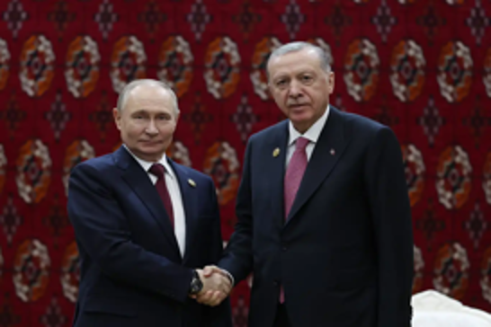 Erdoğan and Putin hold bilateral talks on sidelines of Ashgabat peace forum