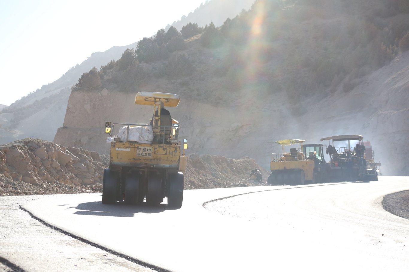 Afganistan, stratejik öneme sahip çevre yolunda çalışmalarını sürdürüyor