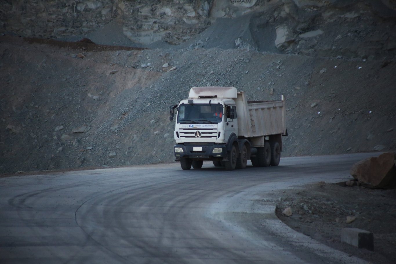 Afganistan, stratejik öneme sahip çevre yolunda çalışmalarını sürdürüyor