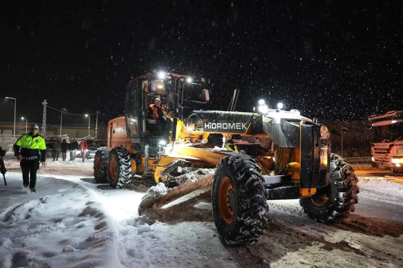 Erzincan’da kar ve tipi nedeniyle bazı yollar ulaşıma kapandı