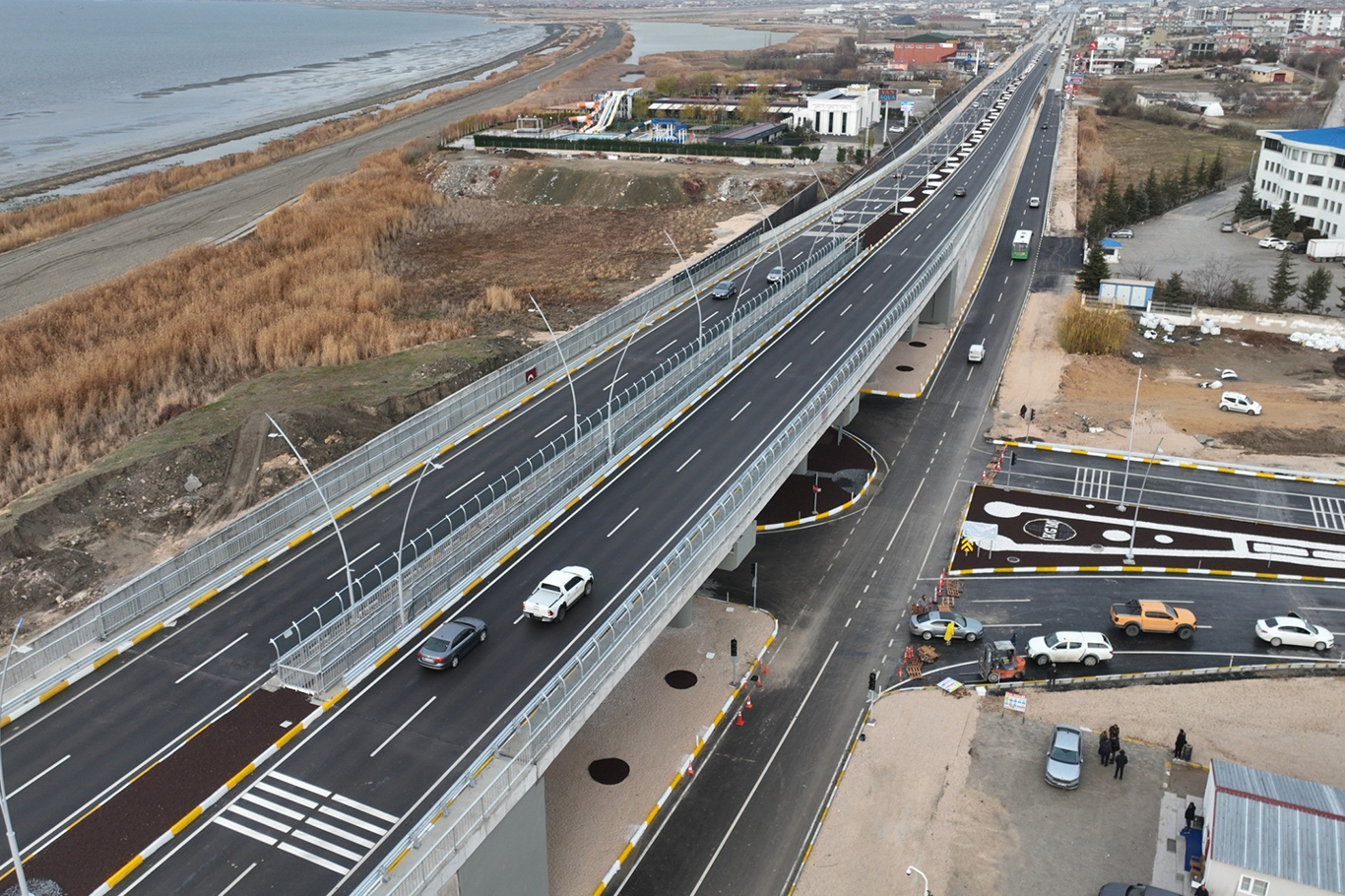Van Çevre Yolu’nun iki etabı trafiğe açıldı