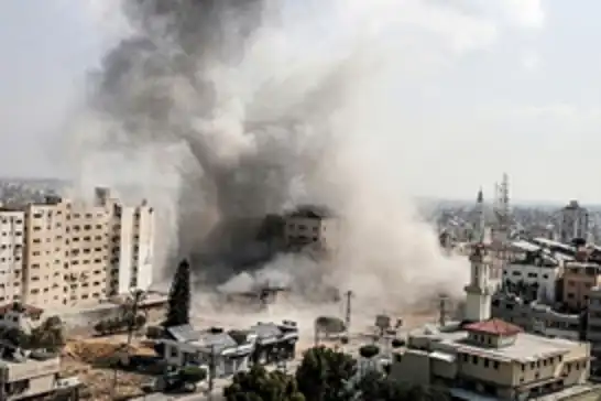 غزة..غارات جوية على رفح تزامنا مع عمليات نسف للمنازل شرق القطاع