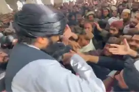 Afganistan İçişleri Bakanı tebdil-i kıyafetle denetime çıktı, halkın yoğun ilgisiyle karşılaştı