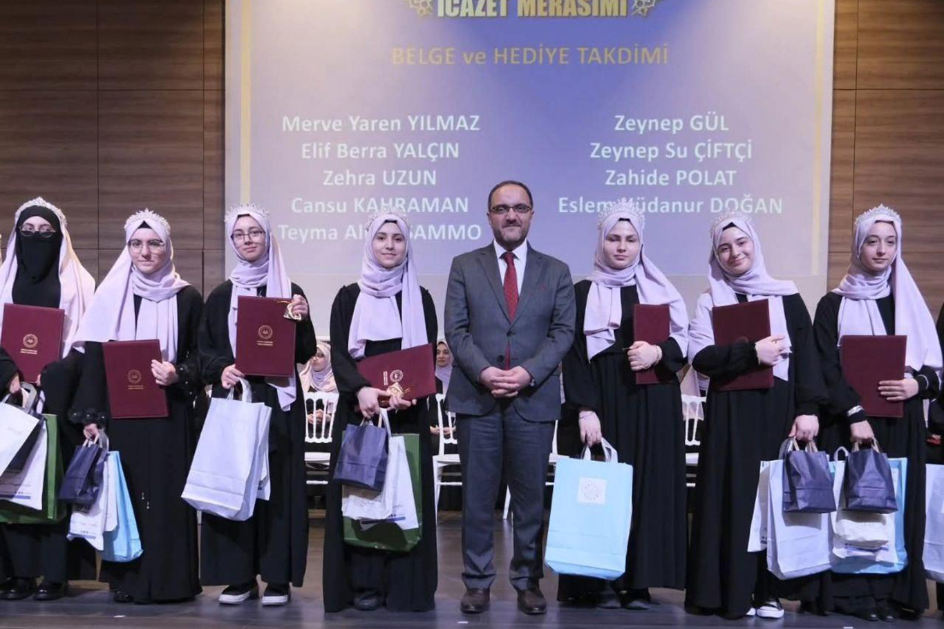 Bursa’da hafızlığını tamamlayan 59 öğrenci için icazet tören yapıldı
