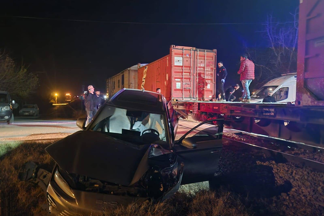 Malatya'da tren otomobile çarptı: 2'si çocuk 5 yaralı