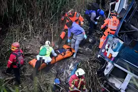 Kolombiya'da uçuruma yuvarlanan araçta 16 kişi öldü