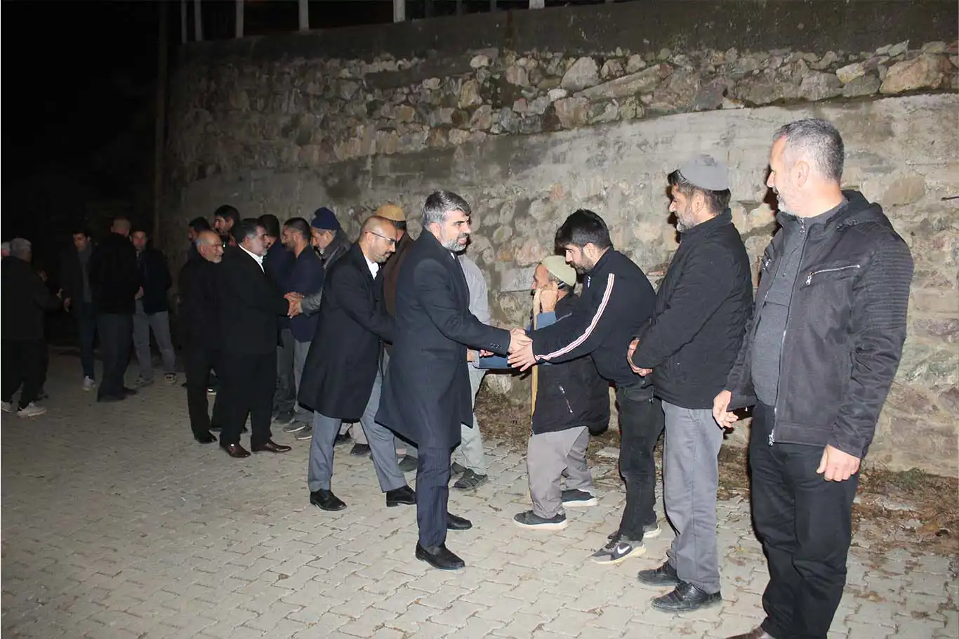 HÜDA PAR Milletvekili Dinç, Elazığ'da köy halkını ziyaret etti