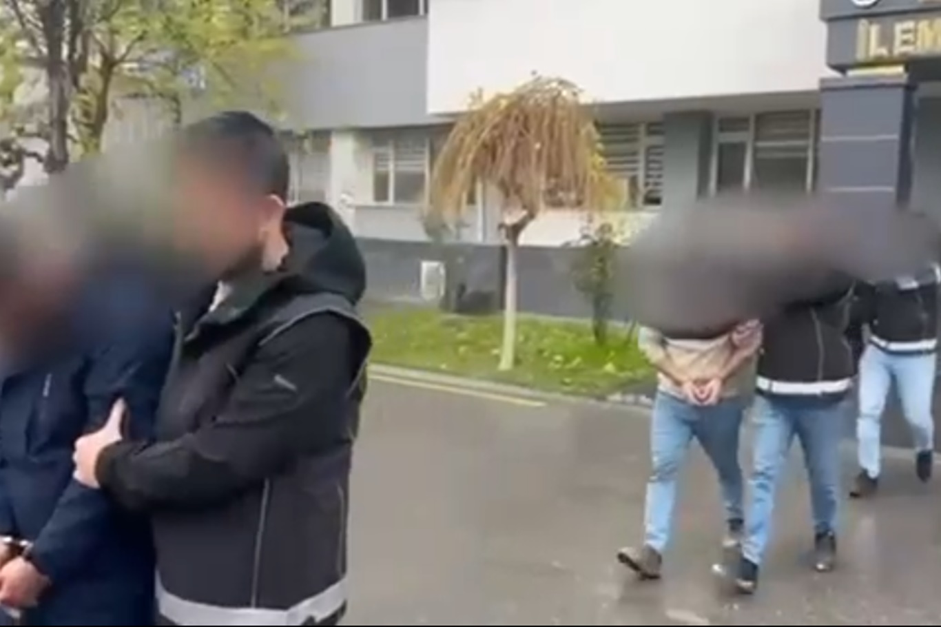 Batman'da durdurulan otomobilde 56 kilo toz esrar ele geçirildi