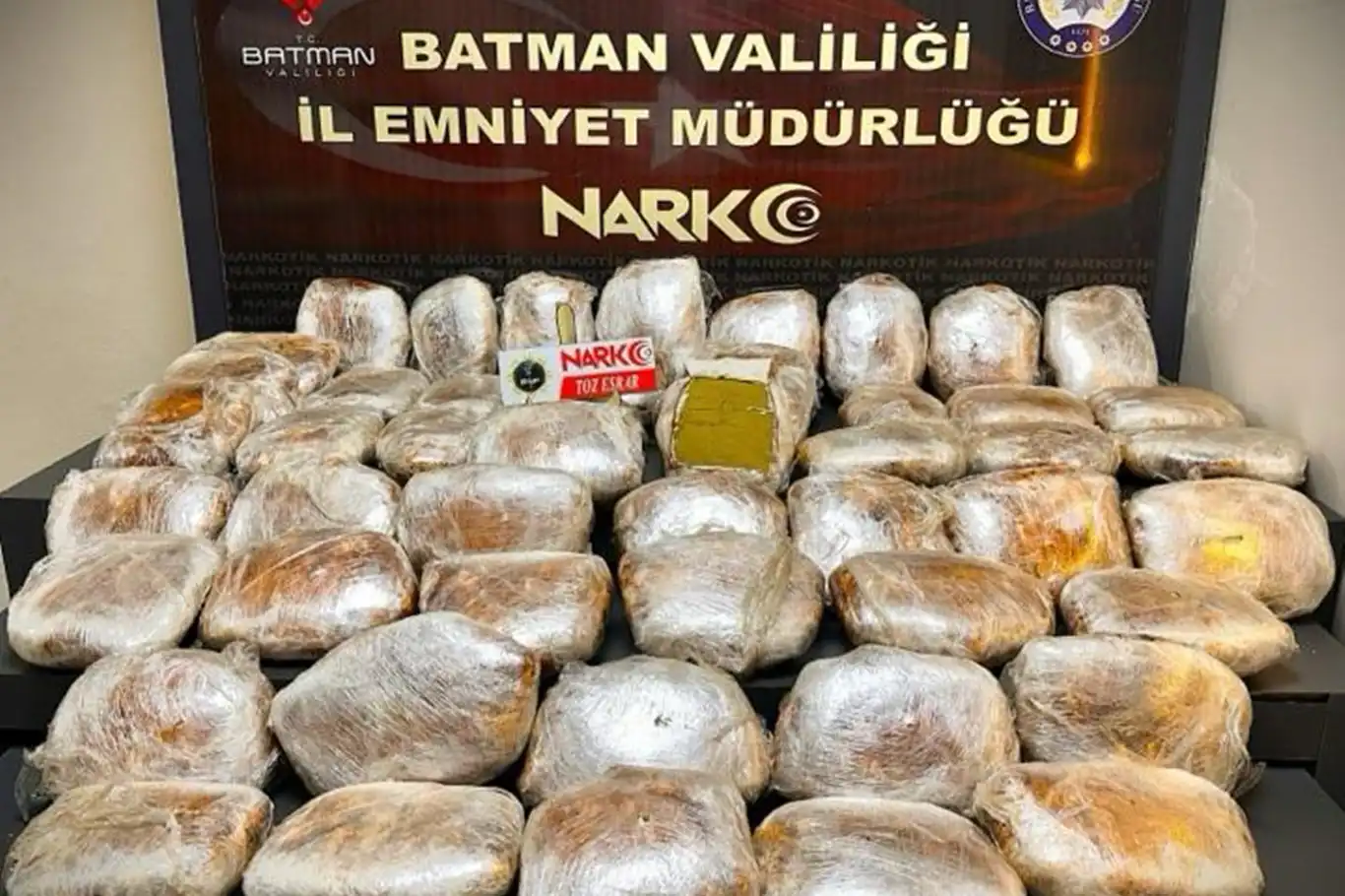 Batman'da durdurulan otomobilde 56 kilo toz esrar ele geçirildi