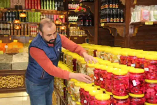 Turşuya kış talebi: 30'u aşkın çeşidiyle tezgâhlarda