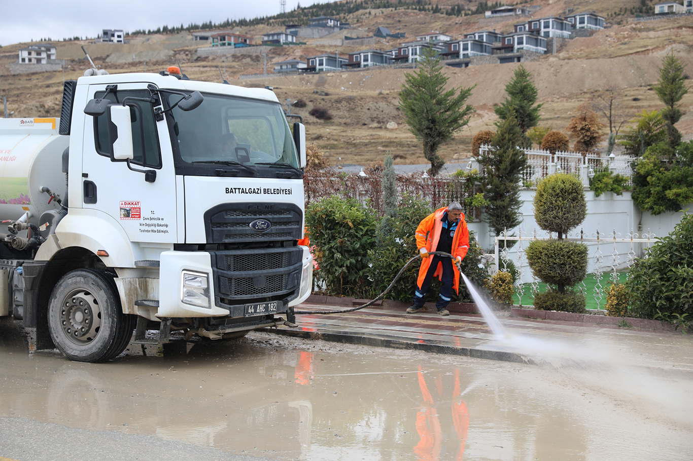 Battalgazi Belediyesi'nden kapsamlı temizlik çalışması 