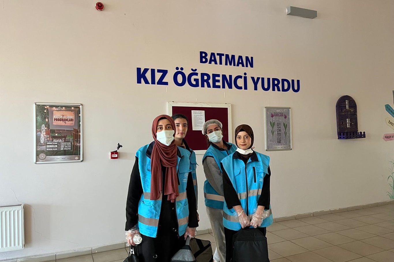 Batman kız yurdu öğrencilerinden ihtiyaç sahibi ailelere yemek desteği