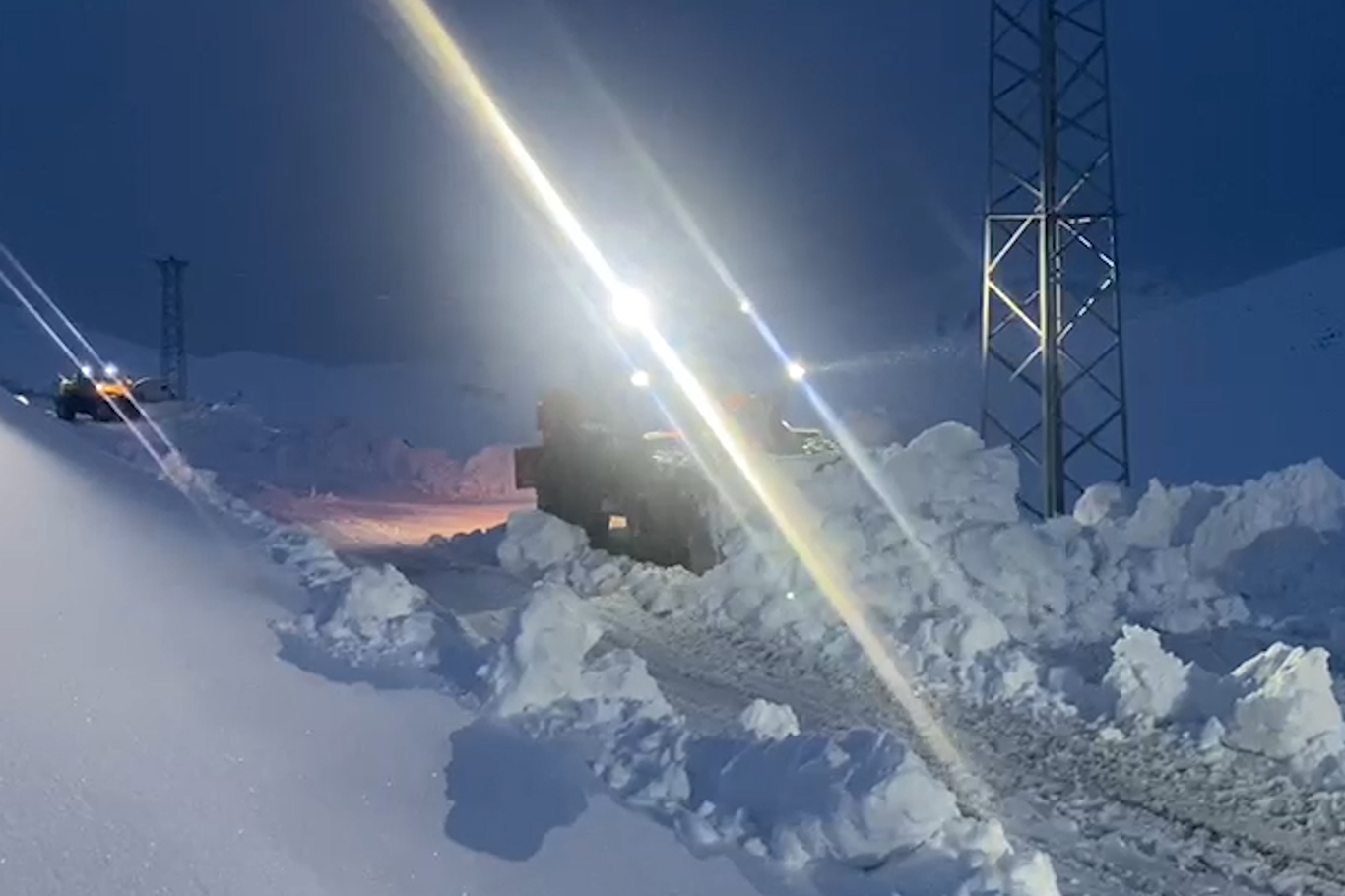 Şırnak’ta kar mesaisi devam ediyor