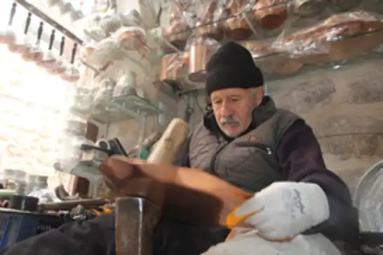 60 yıldır bakıra şekil veren Nihat Usta: İşin ustası olmak için uzun yılların ömürden gitmesi lazım