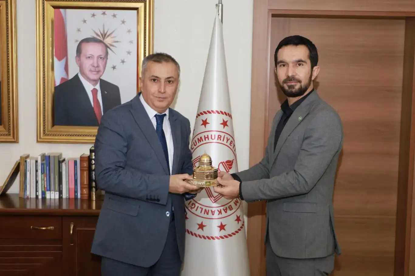 HÜDA PAR Bursa İl Başkanlığı'ndan yeni atanan İl Millî Eğitim Müdürüne ziyaret