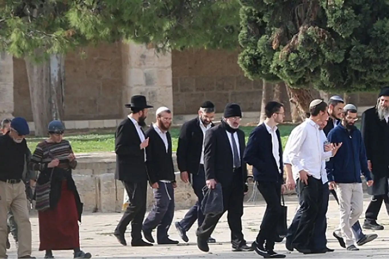 Siyonistler, Mescid-i Aksa avlusuna geniş çaplı baskınlar düzenledi