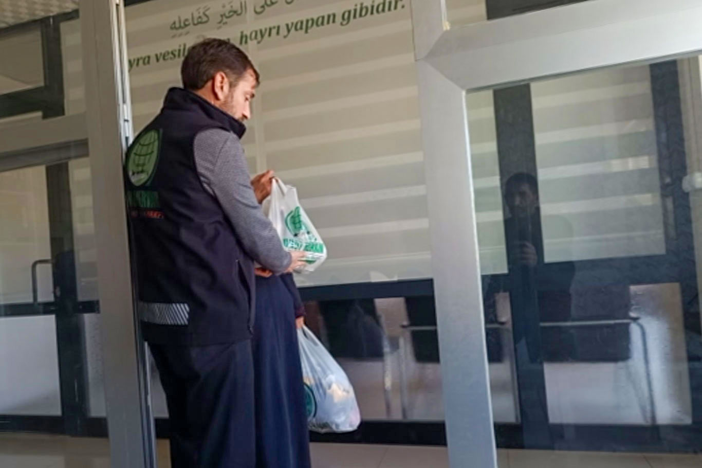 Umut Kervanı, Elazığ'da kapsamlı yardım dağıtımında bulundu