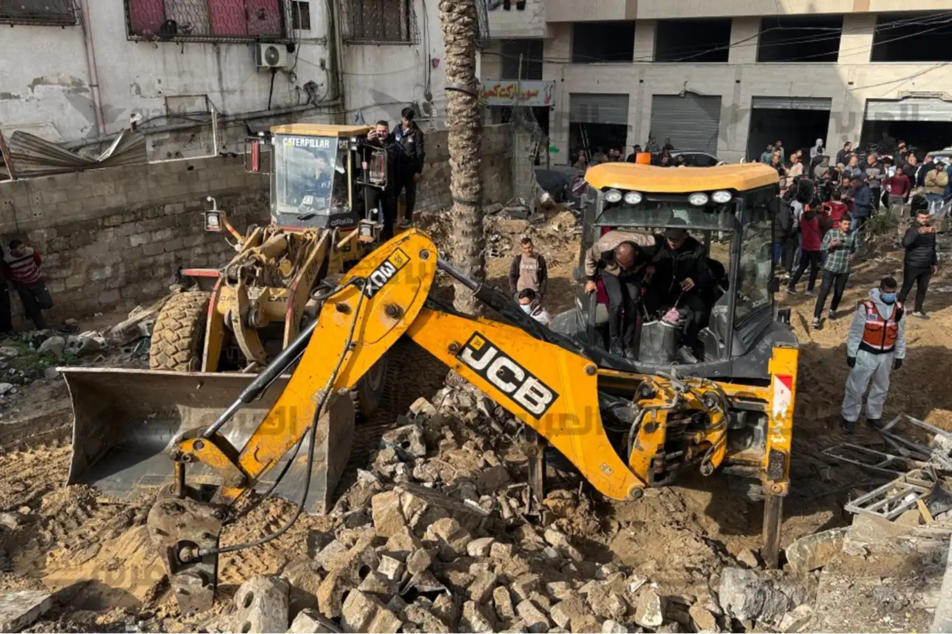 Gazze'de bir evin enkazından 14 şehidin naaşı çıkarıldı