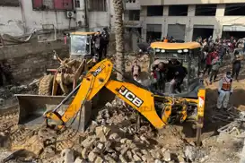 Gazze'de bir evin enkazından 14 şehidin naaşı çıkarıldı