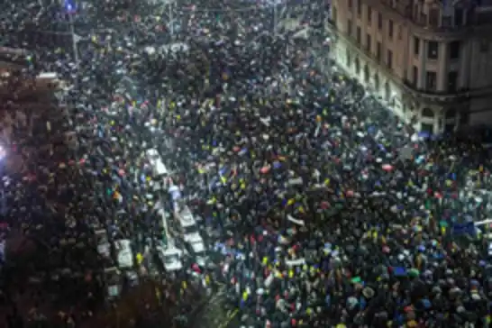 Romanya'da on binler yargıdaki yolsuzlukları protesto için meydanlara indi