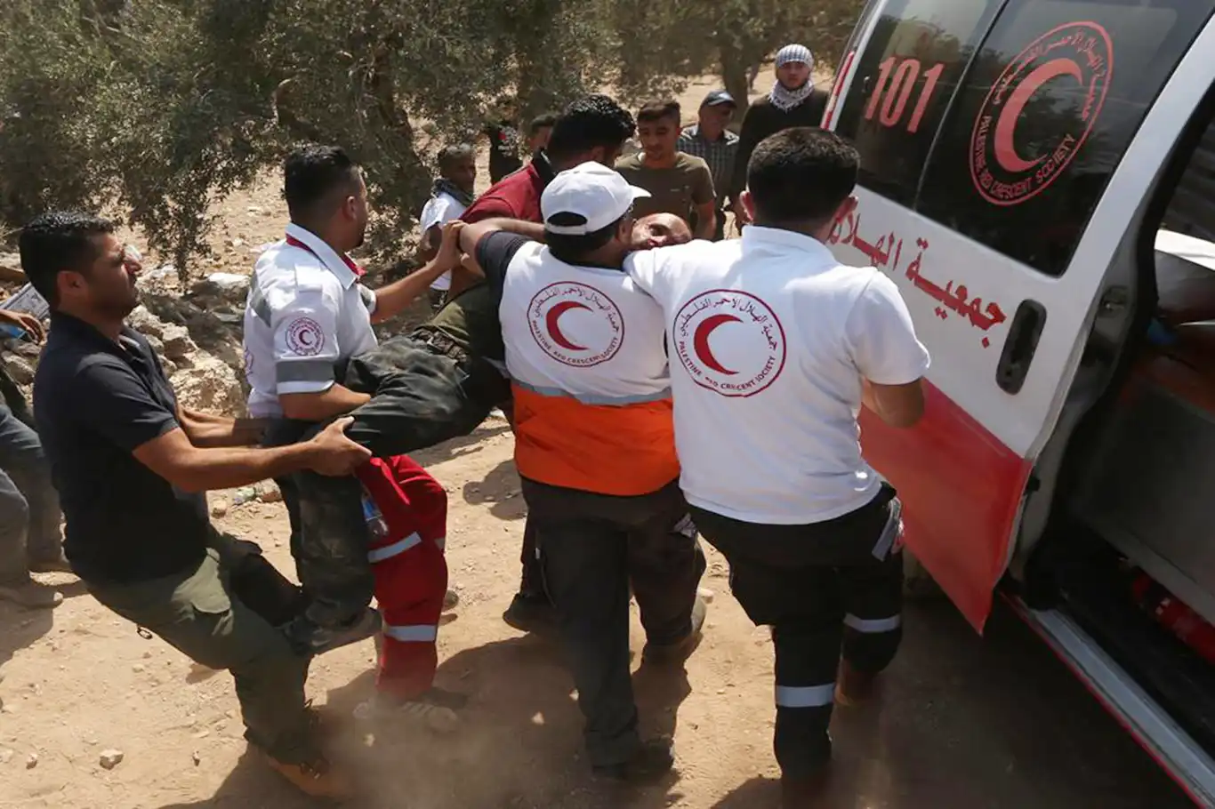 Yahudi çeteler Filistinli aileye saldırdı: 5 yaralı