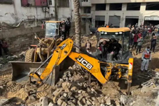 Cenazeyên 14 şehîdan ji bin kavilên xaniyekî li Xezzeyê hatin derxistin