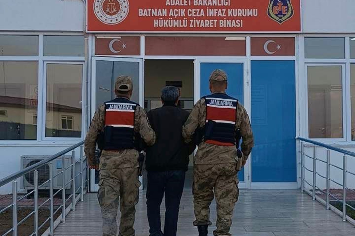Batman'da aranan şahıslara yönelik operasyonlarda 17 kişi yakalandı