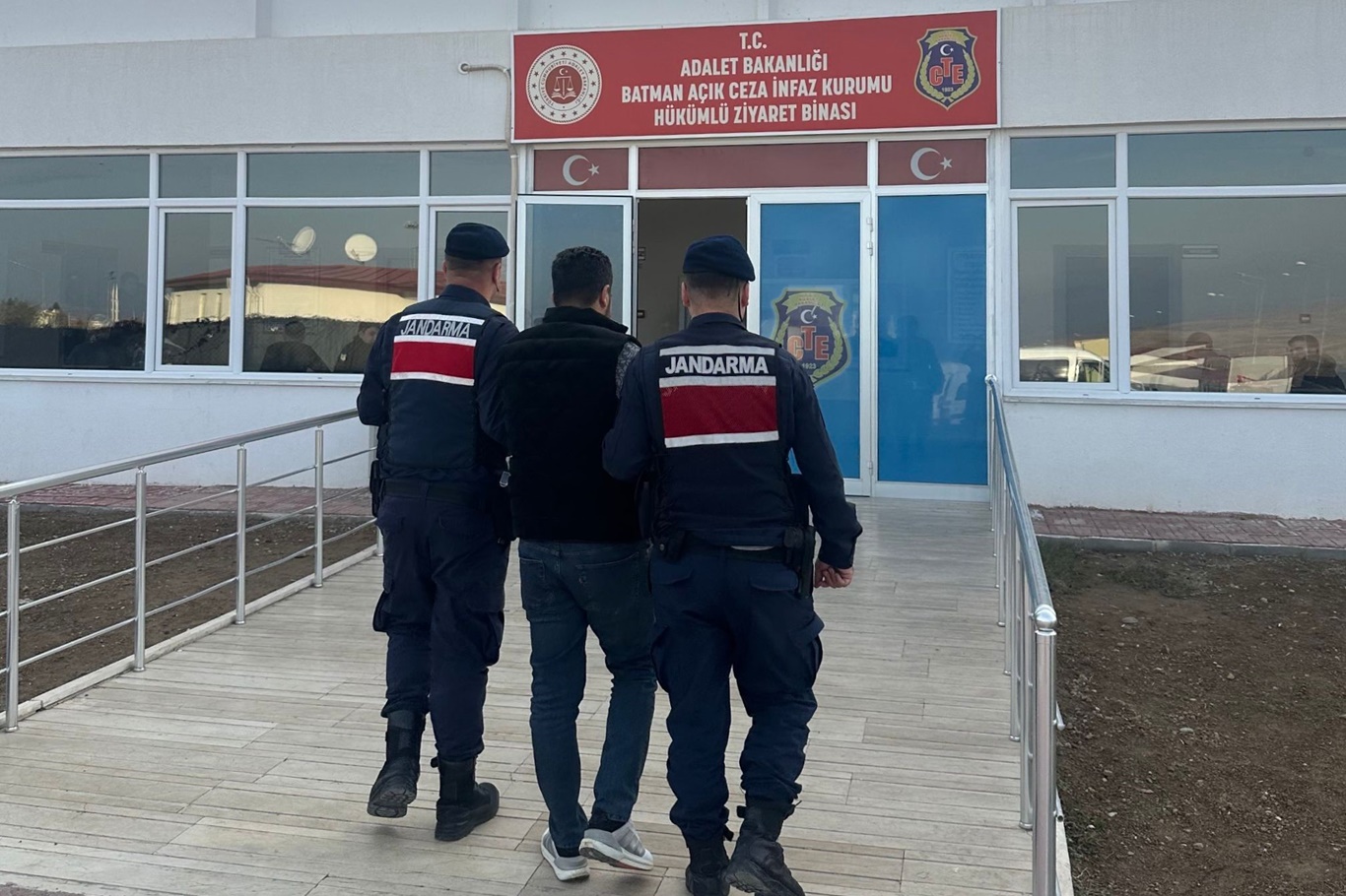 Batman'da aranan şahıslara yönelik operasyonlarda 17 kişi yakalandı