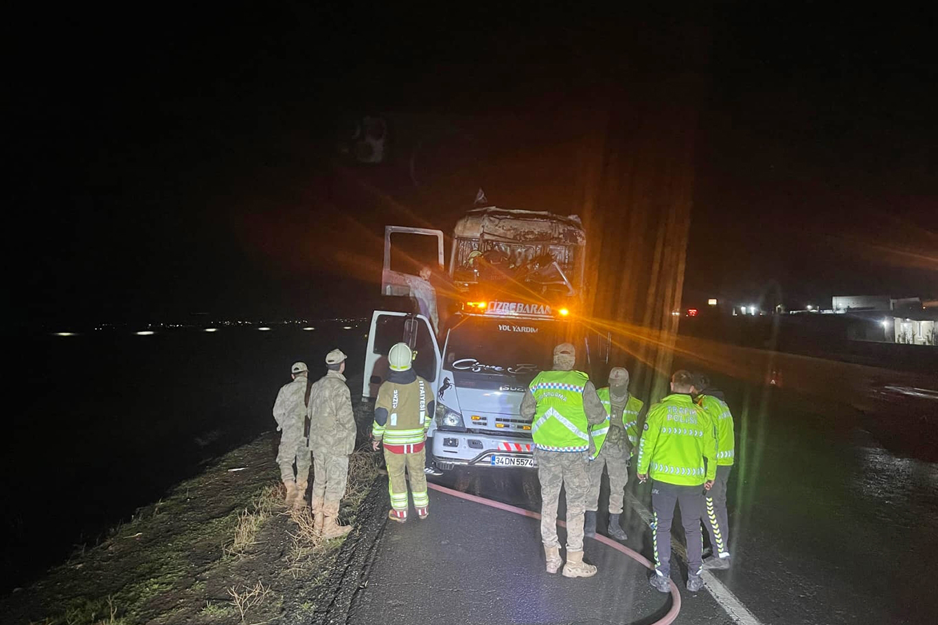 Şırnak'ta seyir halindeki tanker alev aldı
