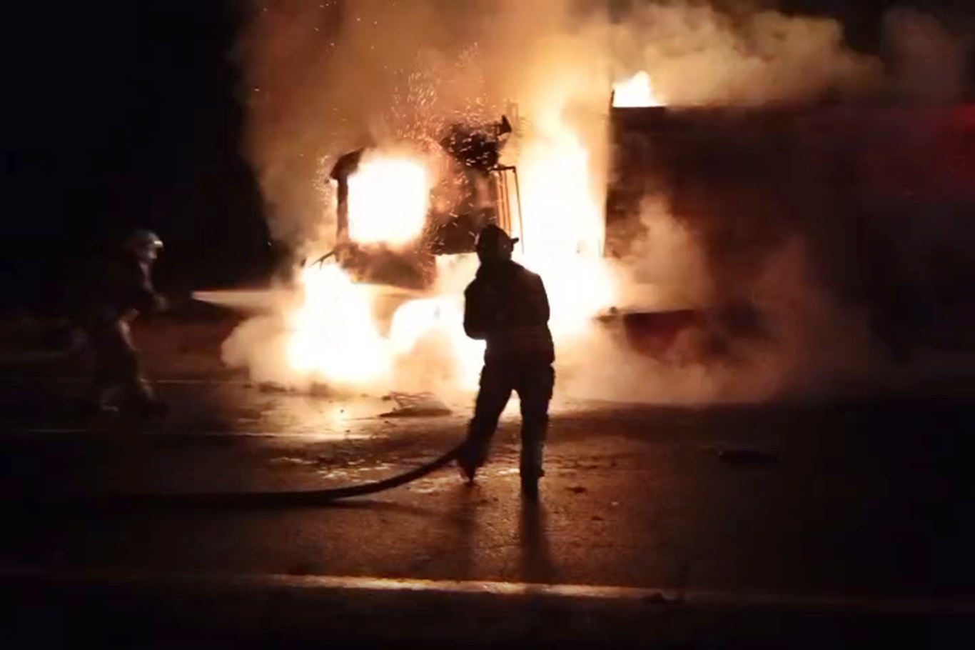 Şırnak'ta seyir halindeki tanker alev aldı