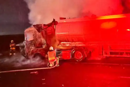 Şırnak'ta seyir halindeki tanker alev aldı