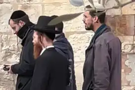 بذريعة عيد الحانوكا..المستوطنون الصهاينة يواصلون اقتحام المسجد الأقصى