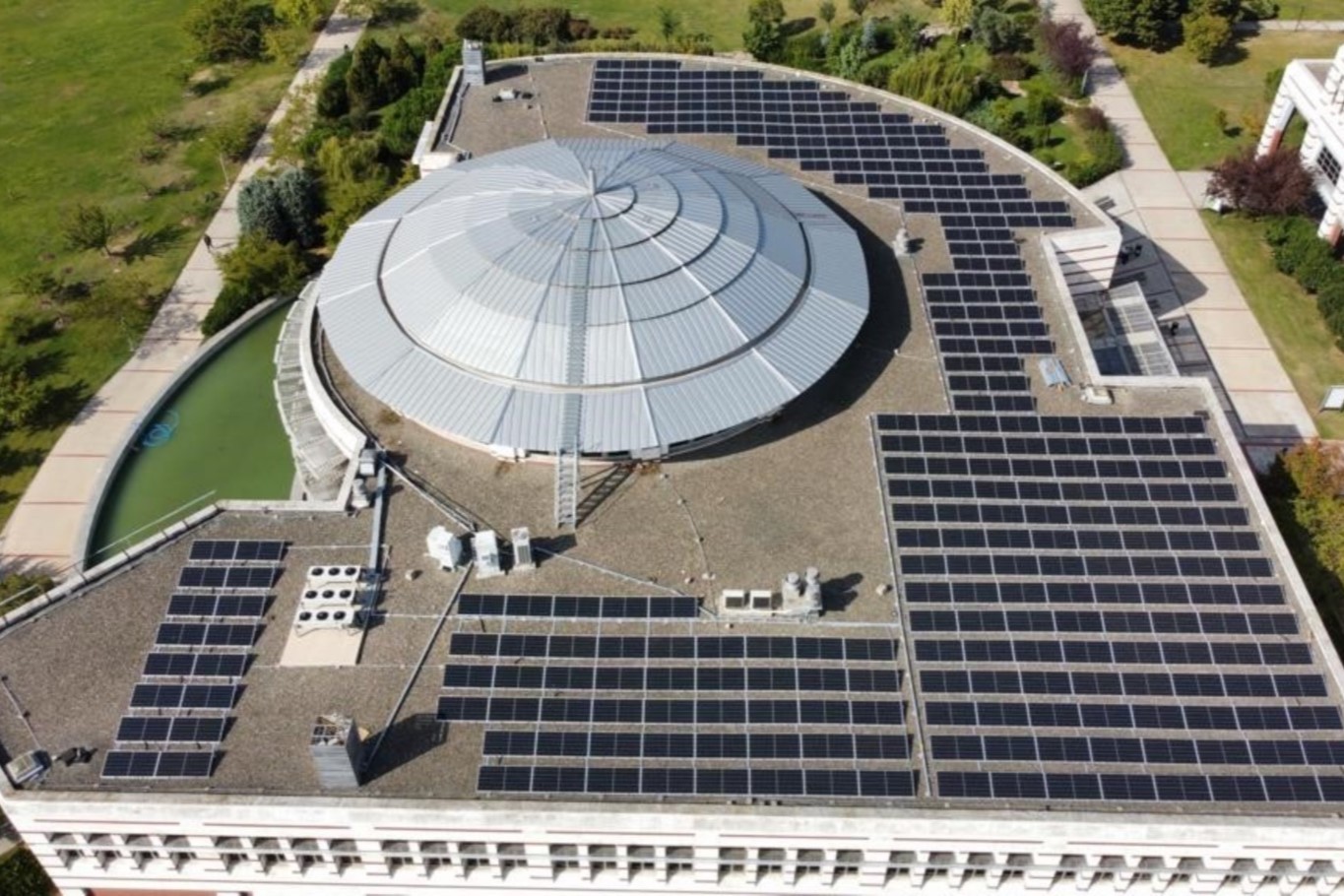 06 - GÜNEŞ ENERJİLİ BİNA KAMPÜS İÇİ