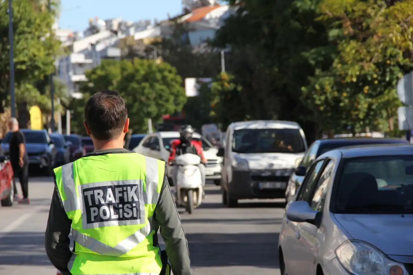 Antalya’da trafik denetimlerinde 11 bin 553 sürücüye ceza kesildi